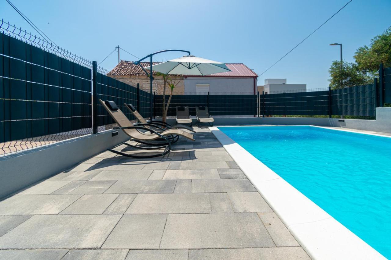 Modern Apartment With Private Pool Bibinje Exterior foto