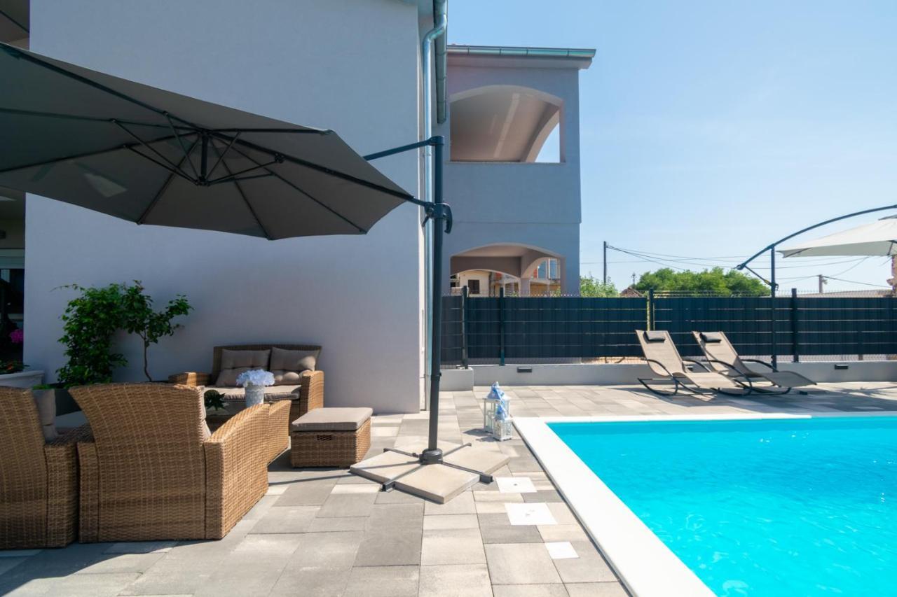 Modern Apartment With Private Pool Bibinje Exterior foto